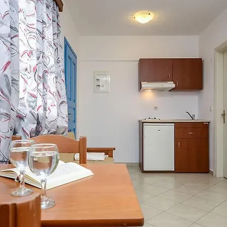 Asterias Aparthotel 3*