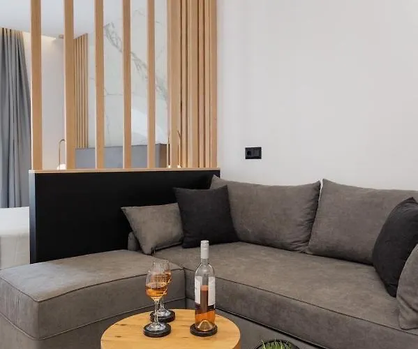 Asterias アパートホテル