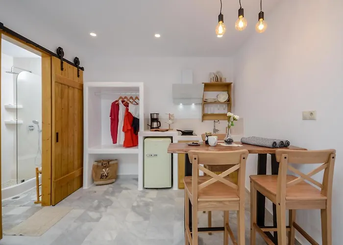 Asterias アパートホテル